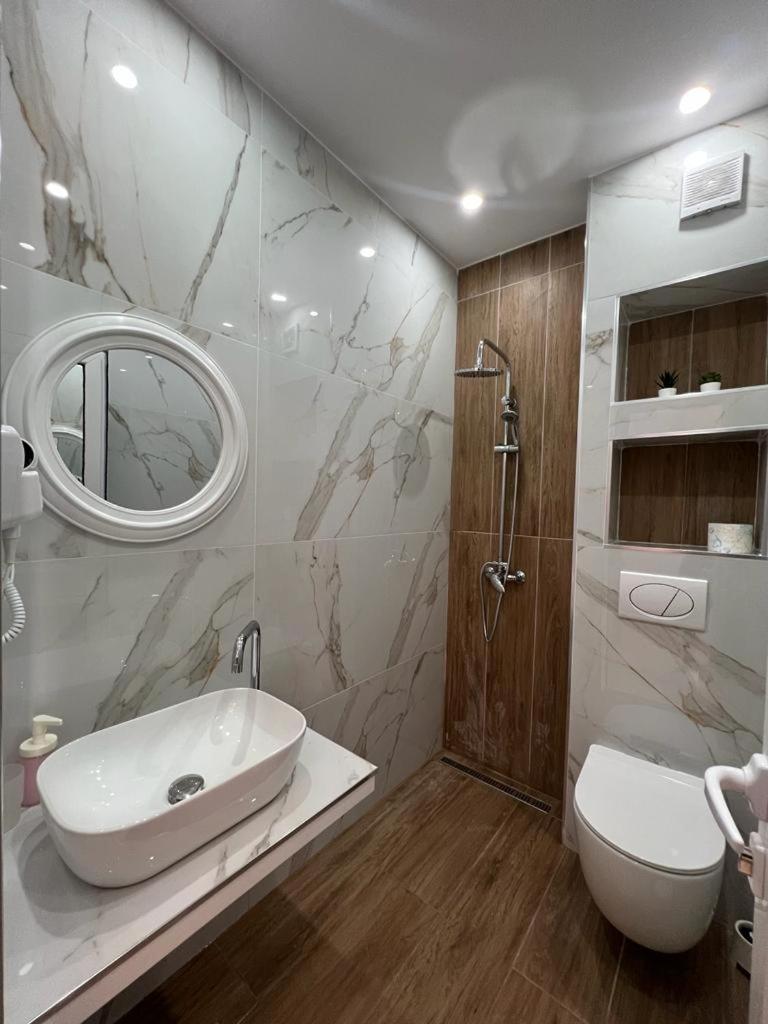Apartments Sadiku With Sea View Sarande Exterior photo